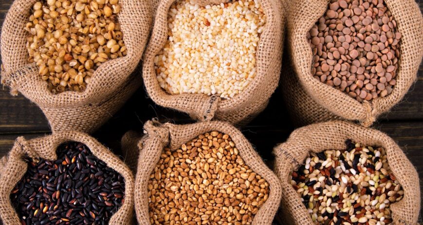 Mucet Agro; aspir tohumu, keten tohumu, ay çekirdeği içi, chia tohumu ve benzeri tohum gruplarında iç piyasa ve ihracata yönelik güvenilir tedarik çözümleri sunar.