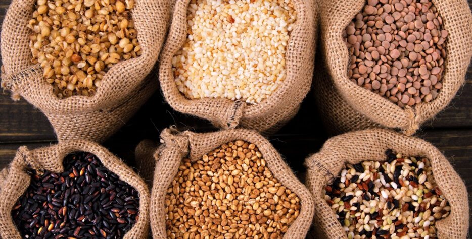 Mucet Agro; aspir tohumu, keten tohumu, ay çekirdeği içi, chia tohumu ve benzeri tohum gruplarında iç piyasa ve ihracata yönelik güvenilir tedarik çözümleri sunar.